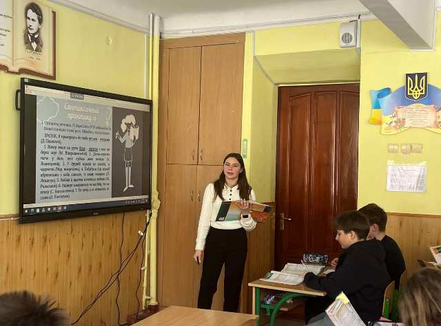  Особливим акцентом дня стало відвідування уроку української мови, який провела магістрантка факультету філології і журналістики